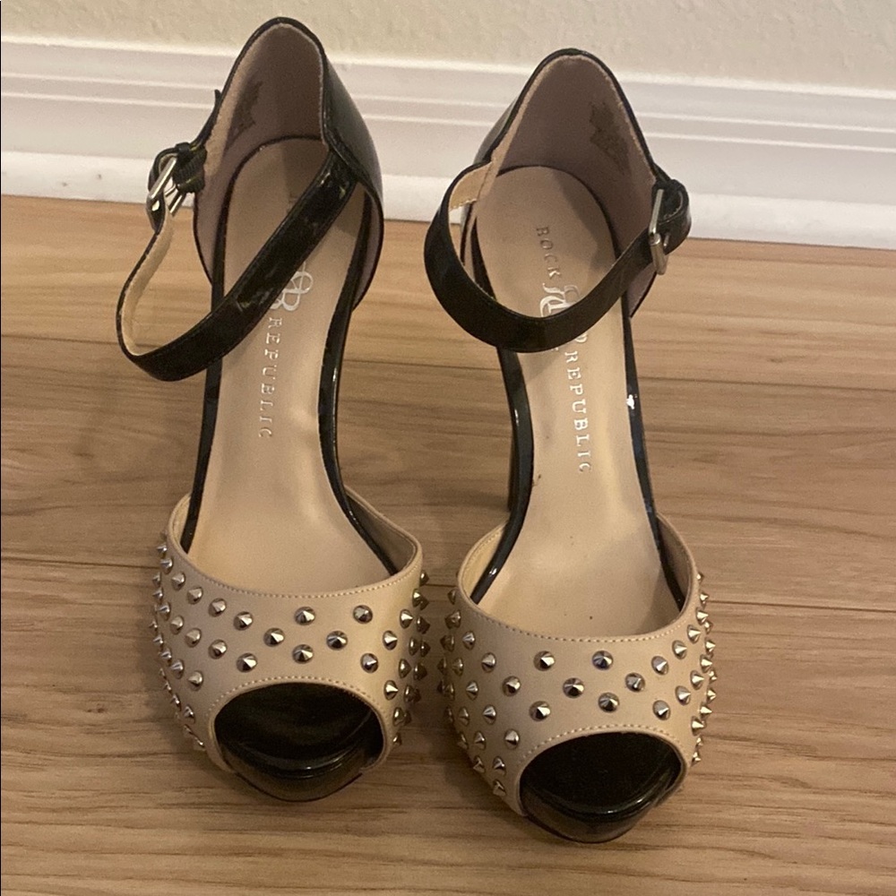 Banana Republic Black and Cream Heels with Peep-Toe and Ankle Strap